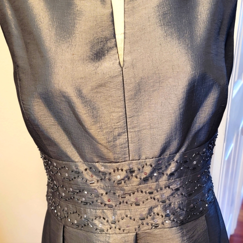 Jones New York: Grey Sleeveless,Lined, V-Neck, Knee Length Formal - Picture 3 of 7